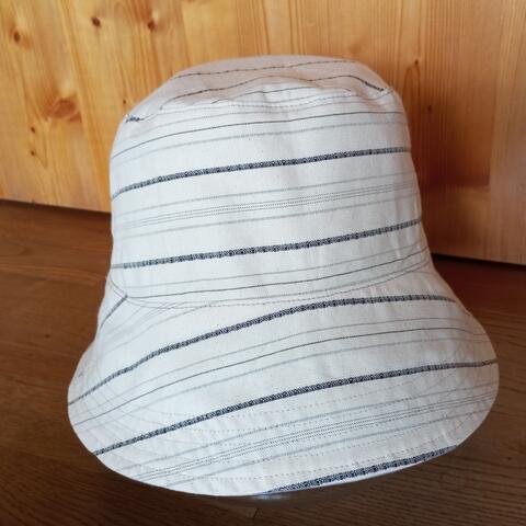 Reversible bucket hat, off white with black & grey stripes and uni light grey