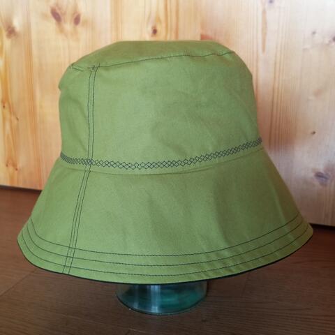 Reversible bucket hat in olive green & dark blue