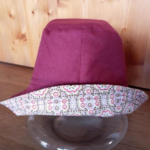 Reversible bucket hat in bordeaux & mandala pattern
